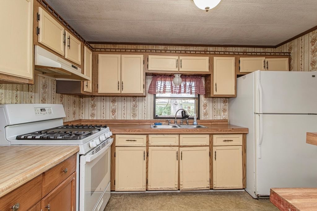 39 Friendship Drive West Bridgewater — Photo 13 of 29