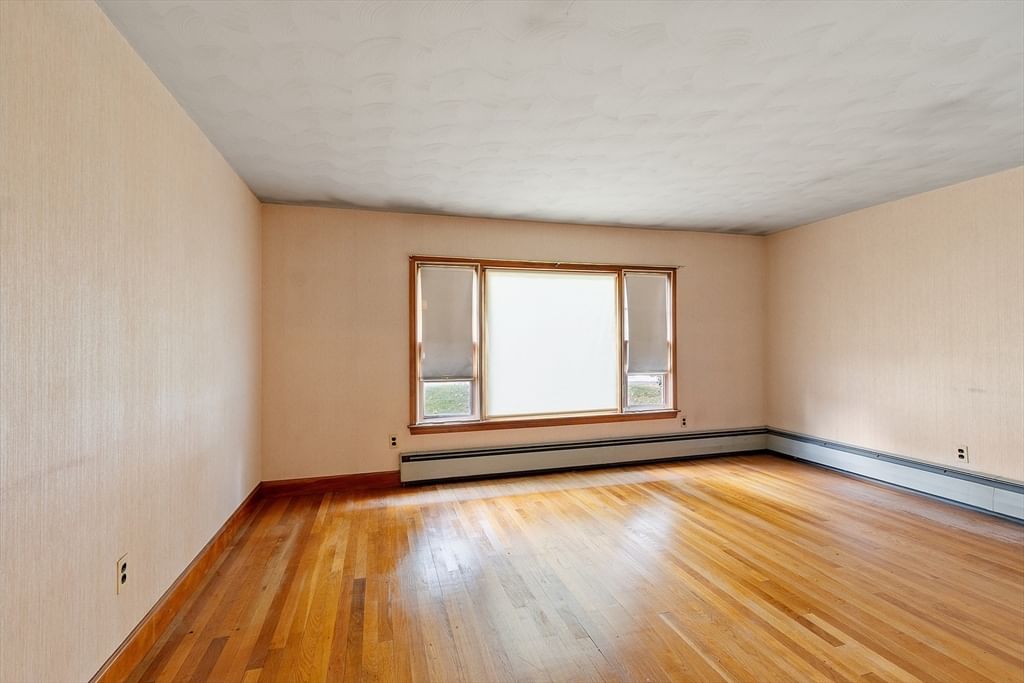 1064 Lakeview Ave Dracut — Photo 15 of 30