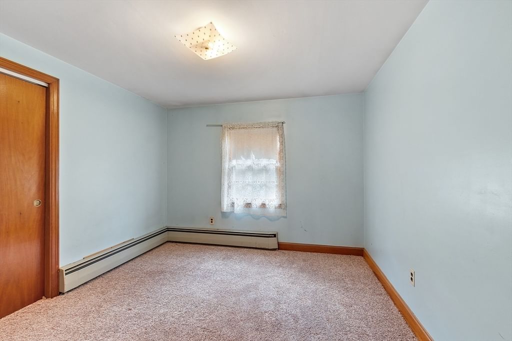 1064 Lakeview Ave Dracut — Photo 17 of 30
