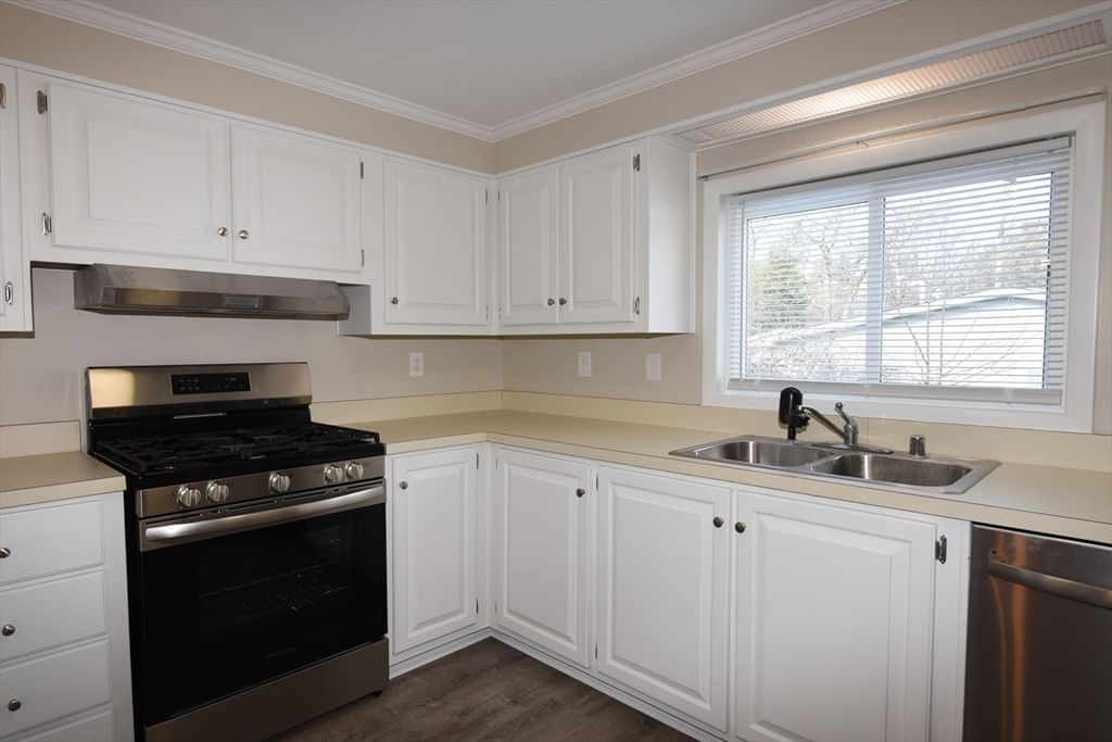 6 Canterbury Lane Rockland — Photo 9 of 20