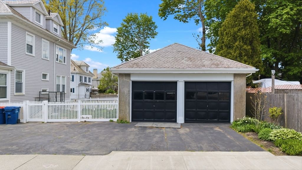 293 Hawthorn St New Bedford — Photo 36 of 40
