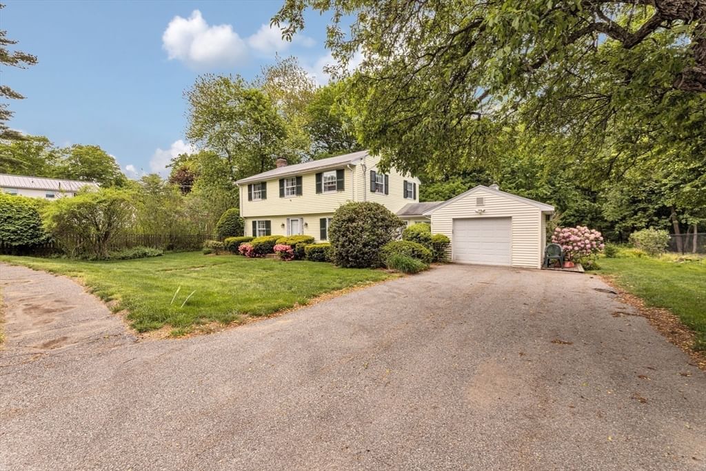 4 Old Wood Road Framingham — Photo 2 of 39