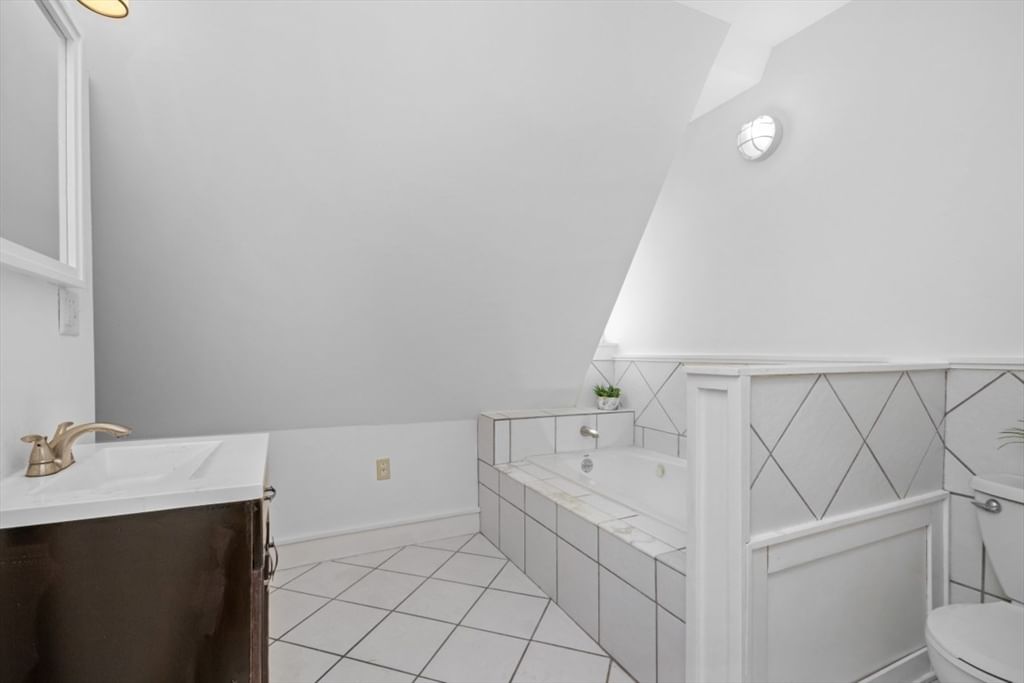 62 Clifford St #A Boston — Photo 8 of 16