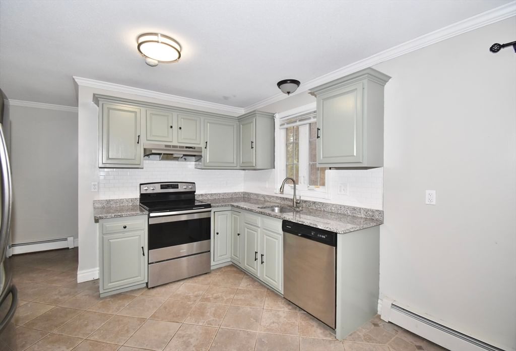 183 Jewett St Springfield — Photo 5 of 23