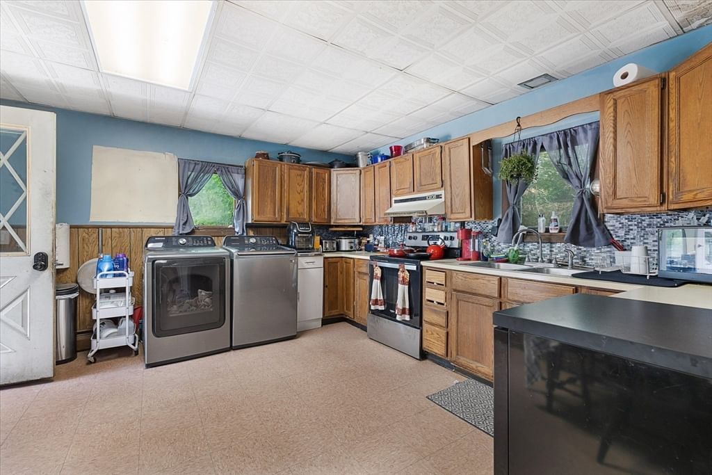 10 Kelton St, Orange, MA 01364 photo 2