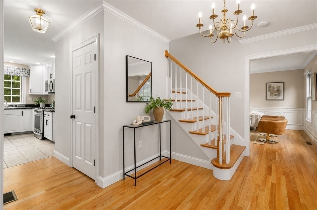 308 Brighton Street Belmont — Photo 5 of 38