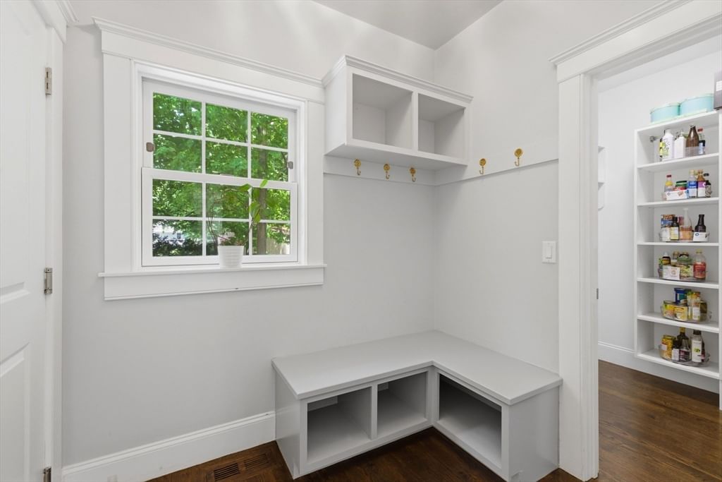 4 Augustus Rd Lexington — Photo 6 of 36