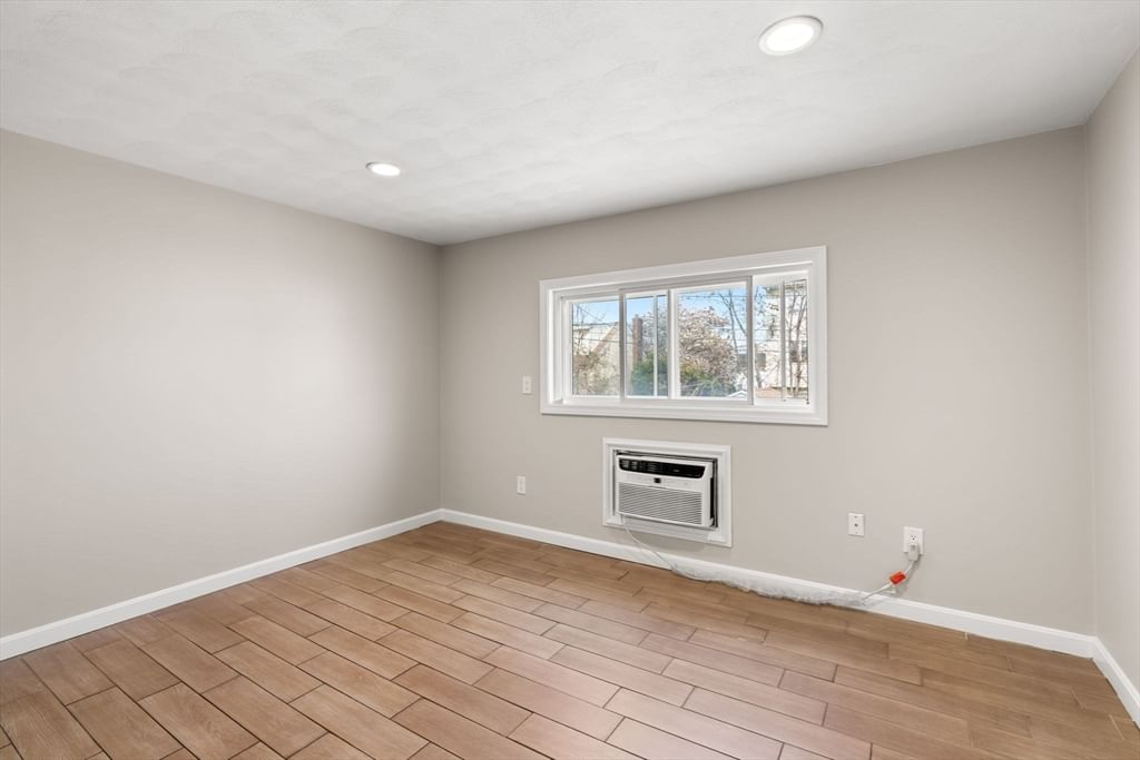 120 Dolphin Revere — Photo 11 of 26