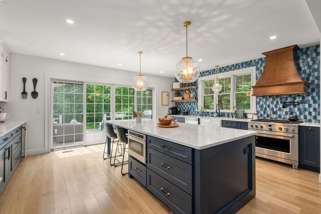 295 Gardner St Hingham — Photo 6 of 42