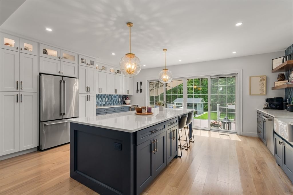 295 Gardner St Hingham — Photo 7 of 42