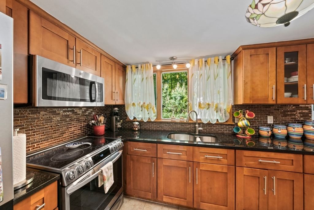 113 Colonel Hunt Dr Abington — Photo 11 of 42