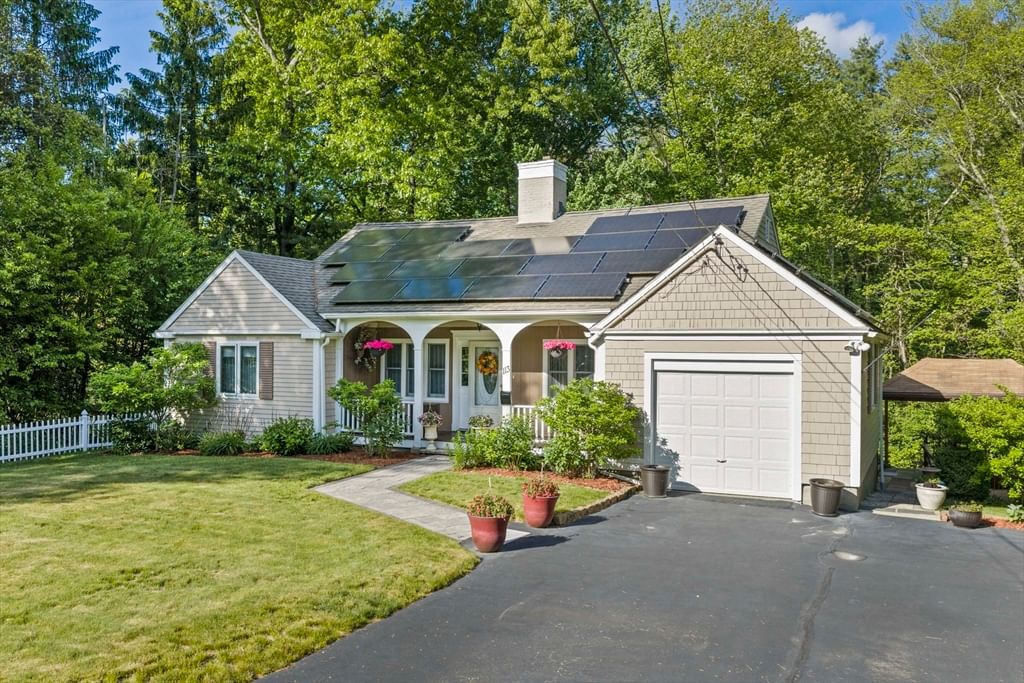 113 Colonel Hunt Dr Abington — Photo 2 of 42