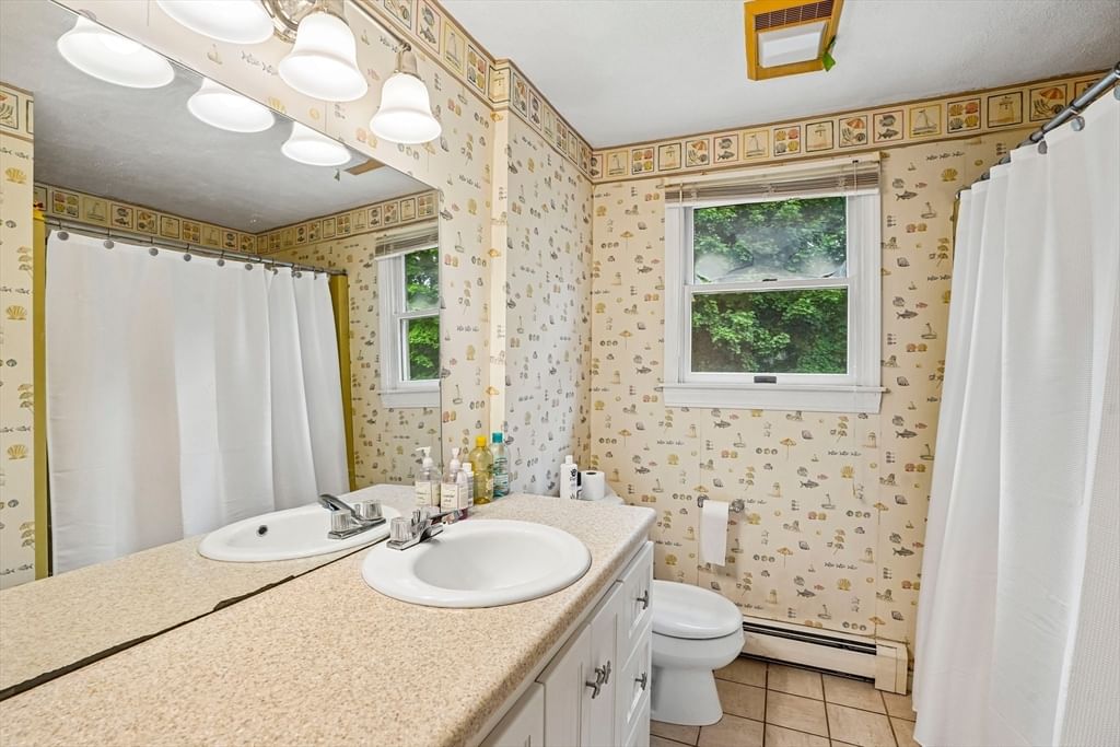 2 Berkley Cir Hingham — Photo 31 of 40