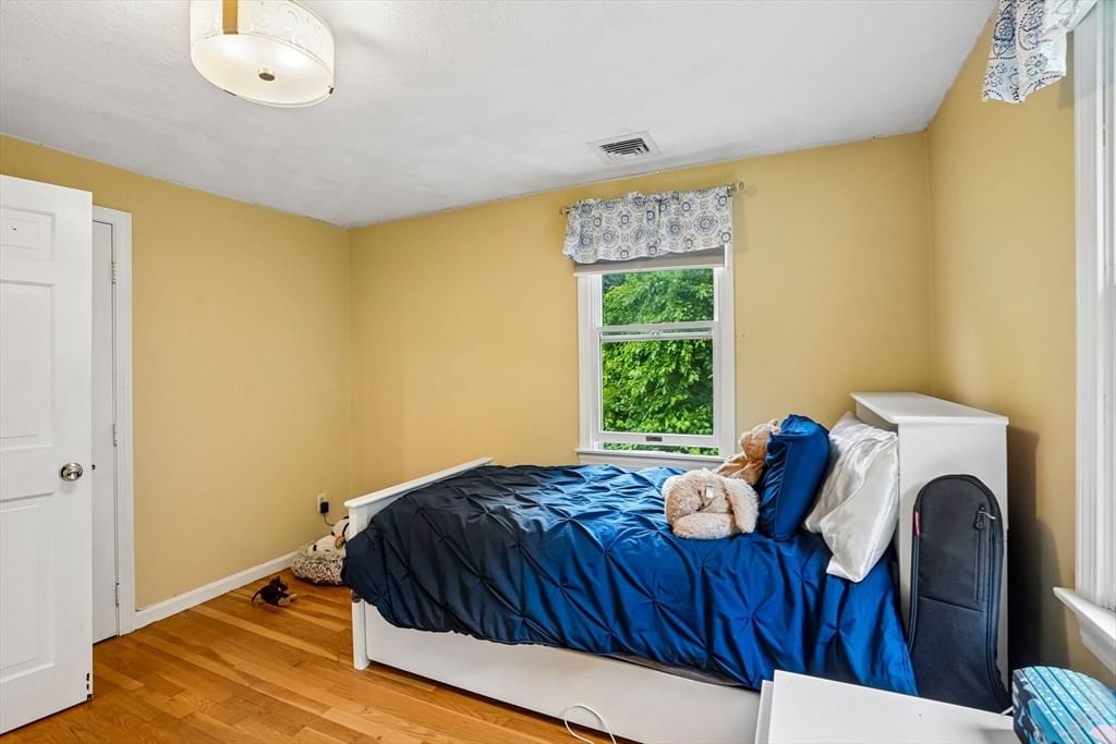2 Berkley Cir Hingham — Photo 33 of 40