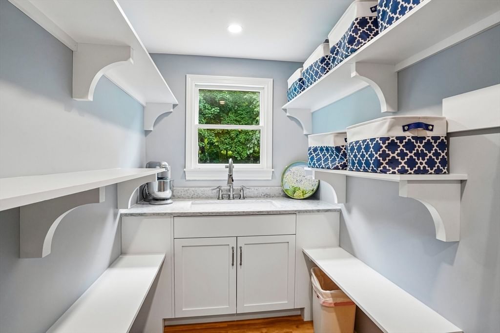 2 Berkley Cir Hingham — Photo 36 of 40