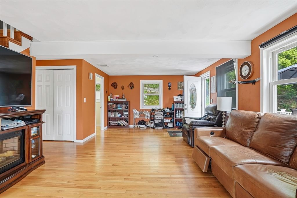 50 Lakeshore Dr Marlborough — Photo 11 of 34