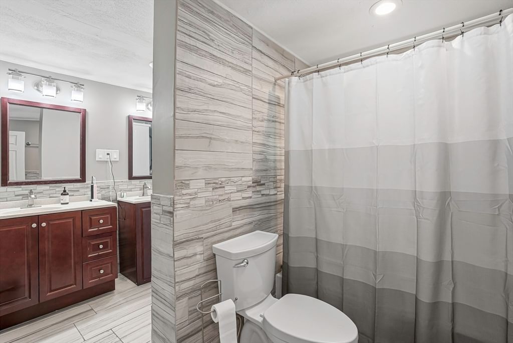 50 Lakeshore Dr Marlborough — Photo 17 of 34