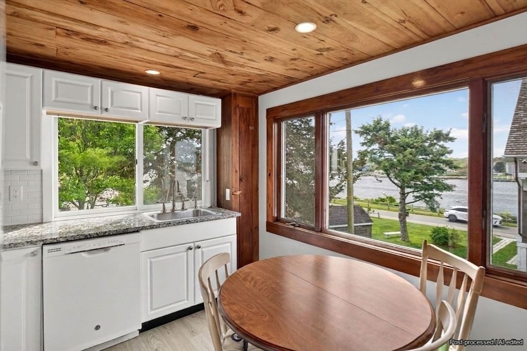 424/426 Grand Ave Falmouth — Photo 11 of 42