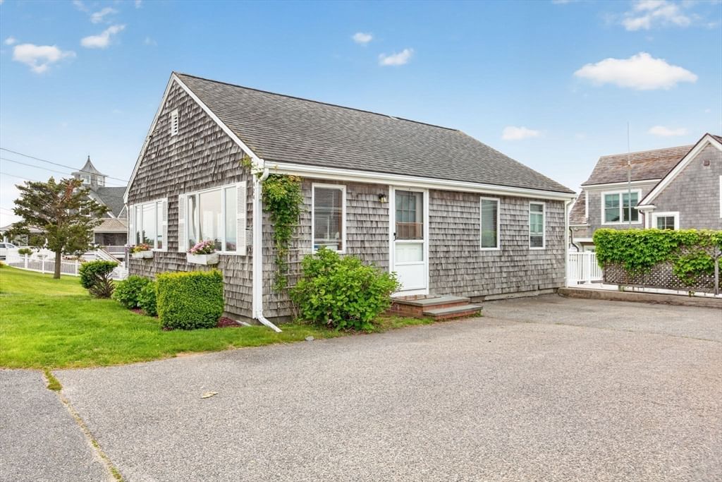 424/426 Grand Ave Falmouth — Photo 5 of 42