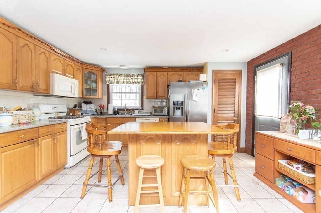 365 Elm St Bridgewater — Photo 11 of 42