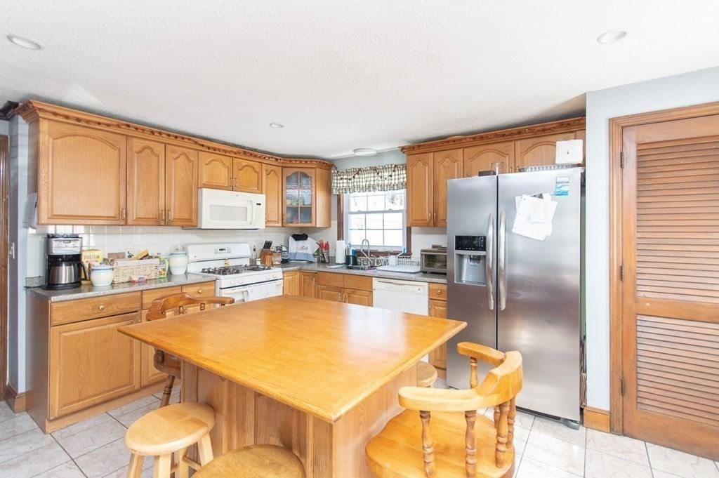 365 Elm St Bridgewater — Photo 14 of 42