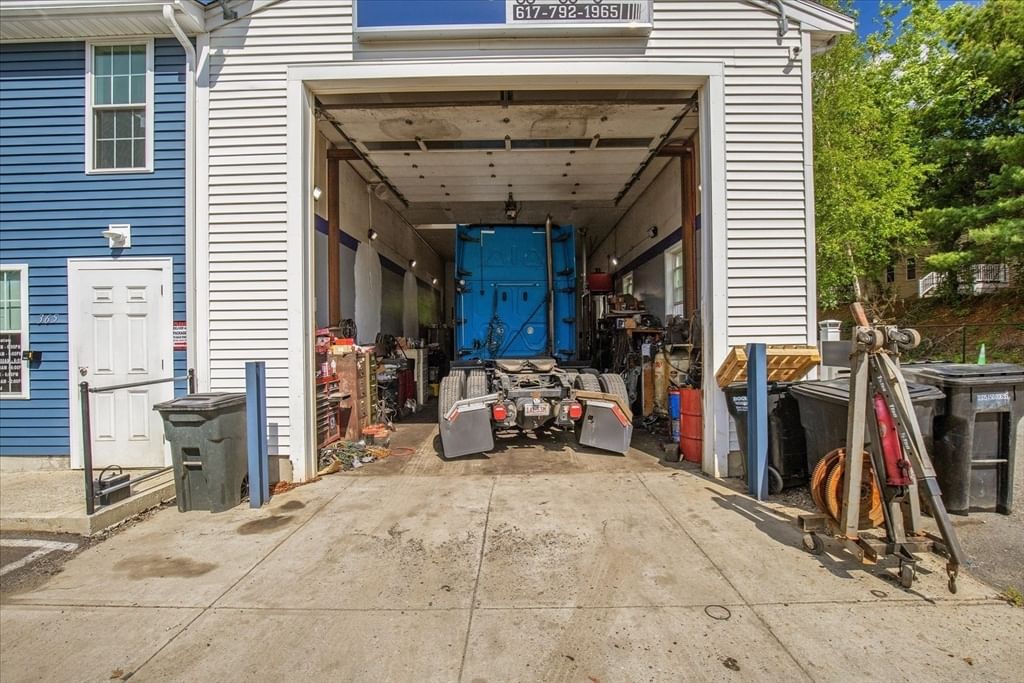 365 Elm St Bridgewater — Photo 4 of 42