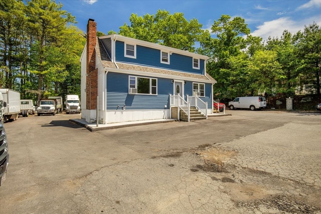 365 Elm St Bridgewater — Photo 9 of 42
