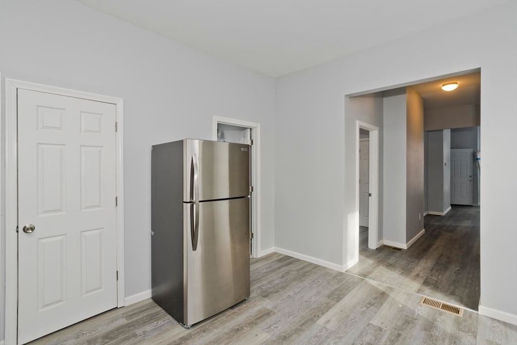 64 Thompson St Springfield — Photo 19 of 31