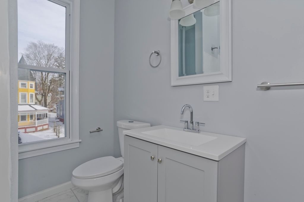 64 Thompson St Springfield — Photo 6 of 31