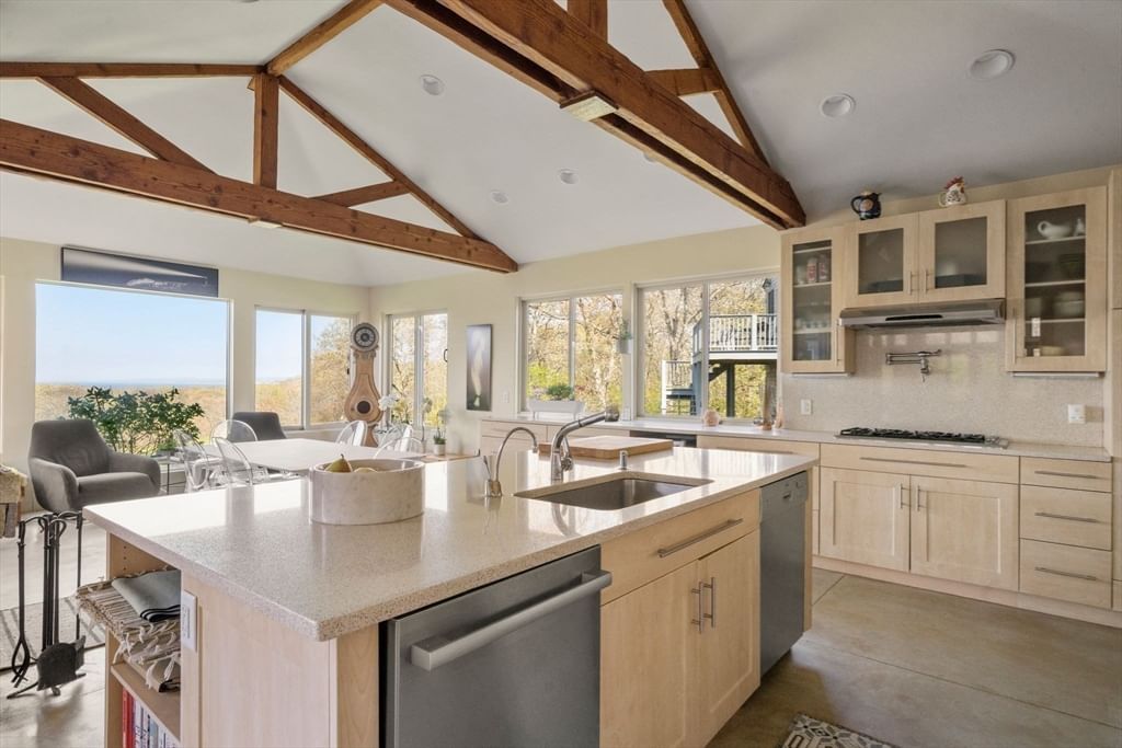 19 Locust Ln, Aquinnah, MA 02535 photo 2