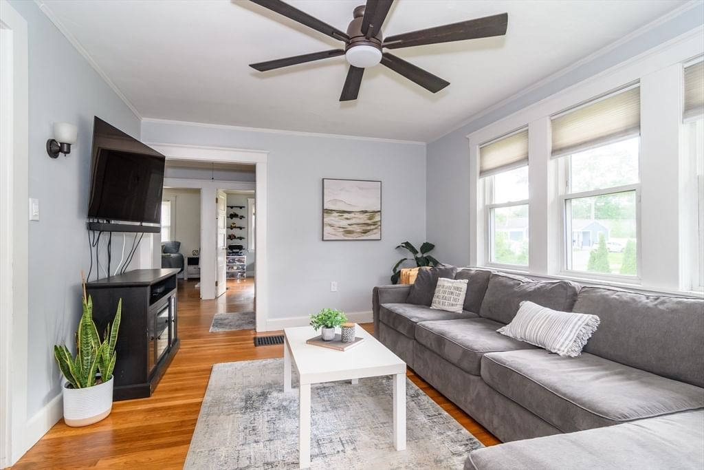 18 Hammond Rd Natick — Photo 10 of 23