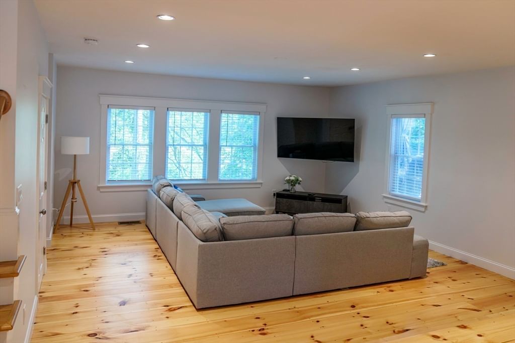 28 Seminole Dr Yarmouth — Photo 9 of 32