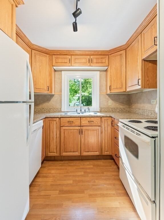 76 Robillard St, Gardner, MA 01440 photo 2