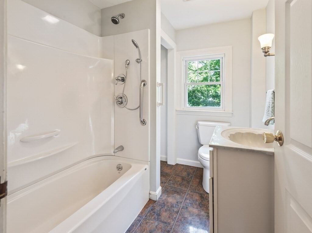 76 Robillard St, Gardner, MA 01440 photo 4