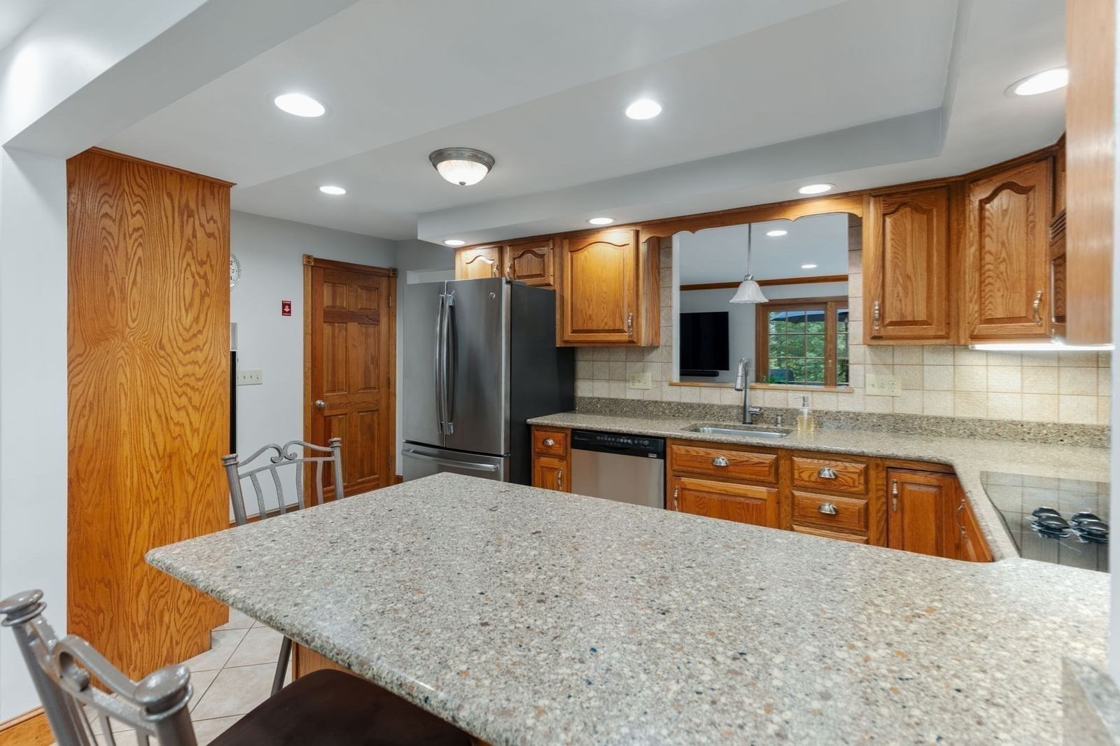 50 Hope St, Mansfield, MA 02048 photo 3