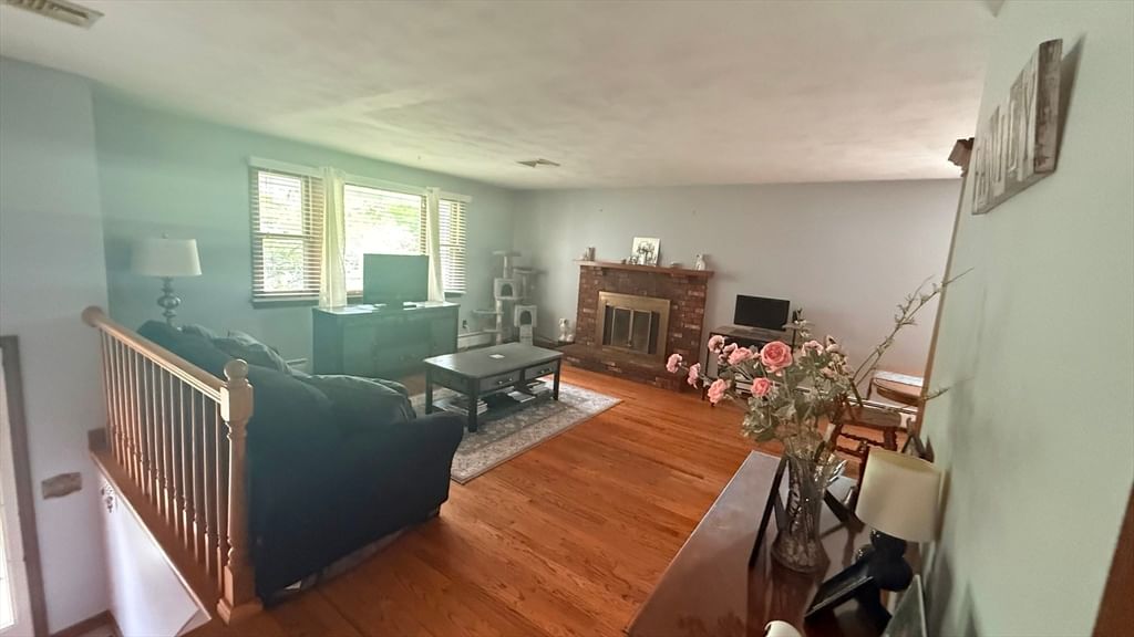 297 Elm St Somerset — Photo 9 of 31