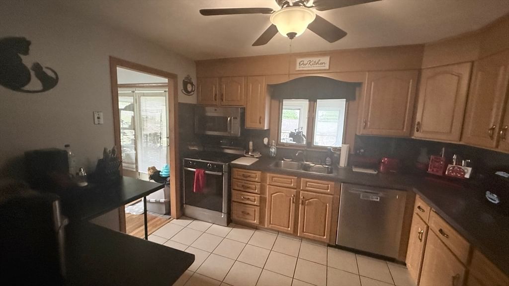 297 Elm St Somerset — Photo 9 of 32