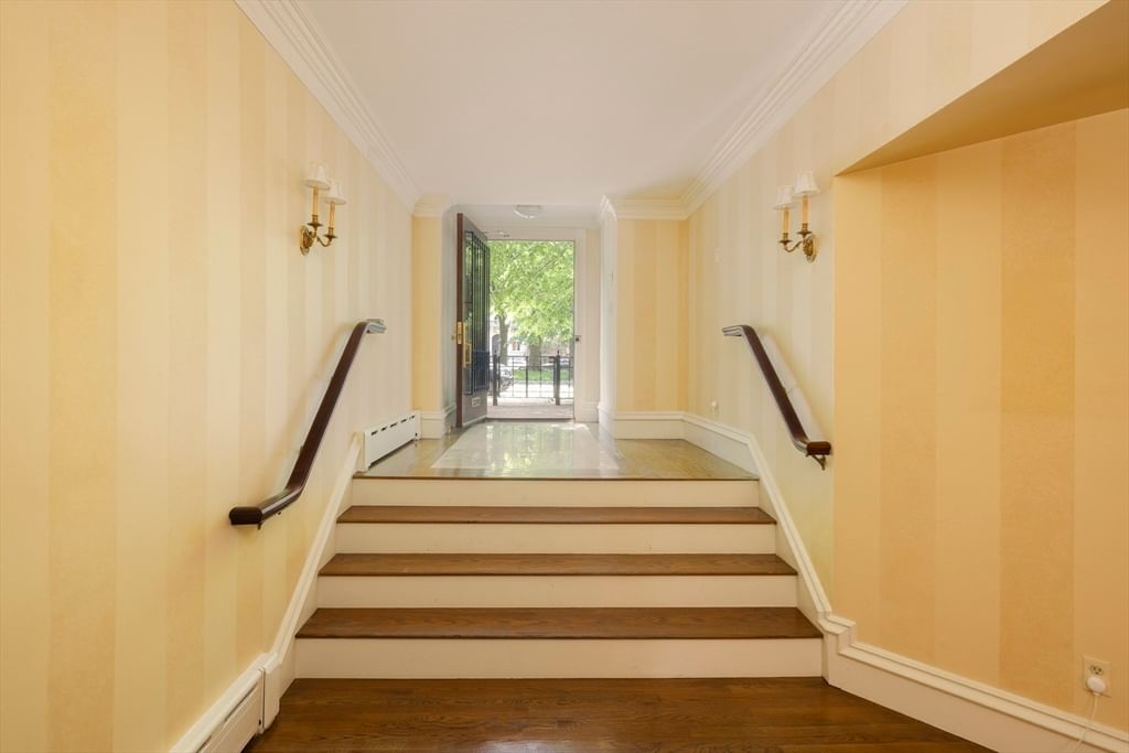 129 Commonwealth Avenue Boston — Photo 23 of 39