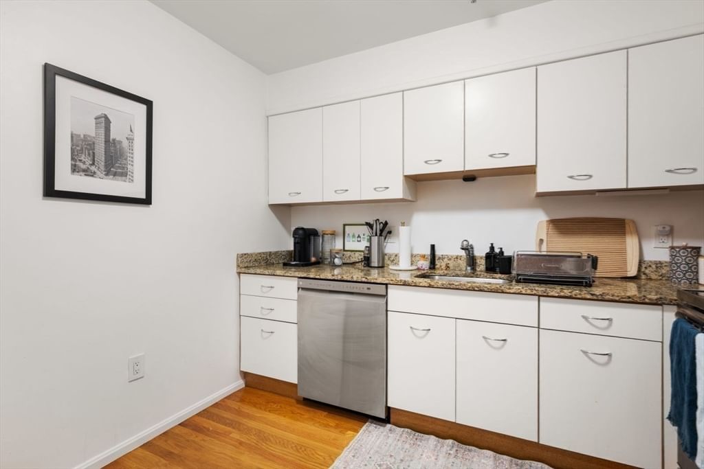 350 North Street #403 Boston — Photo 8 of 31