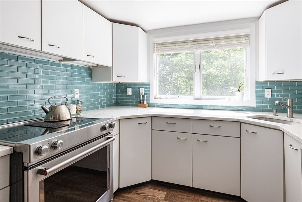 11 Juniper Ridge Rd, Lincoln, MA 01773 photo 2