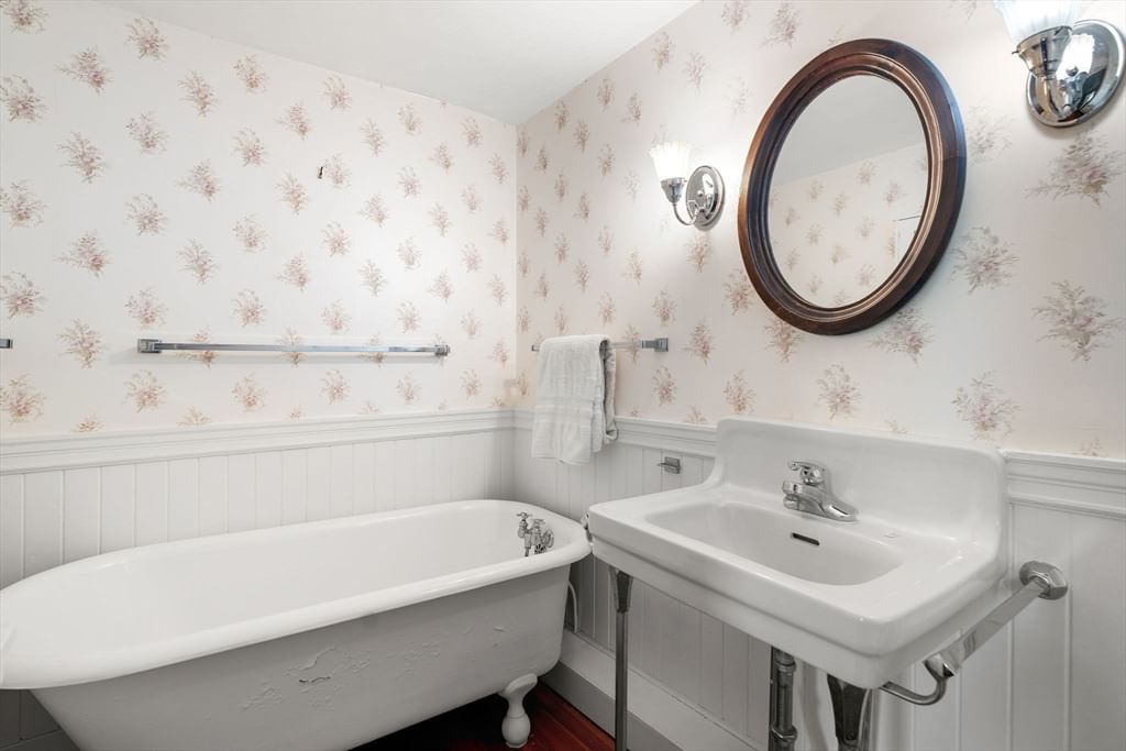 476 Cherry St Bridgewater — Photo 18 of 38