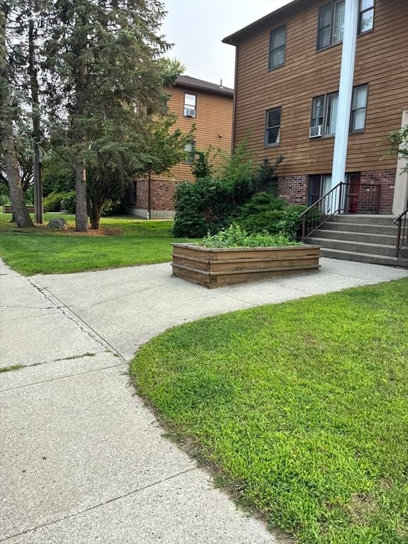 60 Chapin St #D Holyoke — Photo 2 of 18