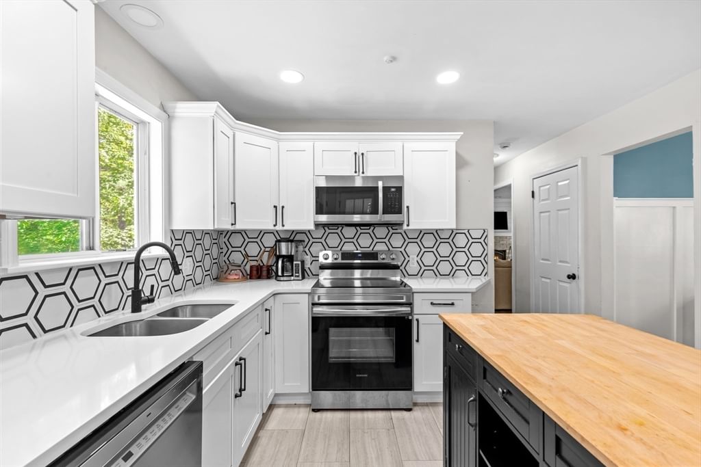 178 Tremont St Carver — Photo 11 of 36