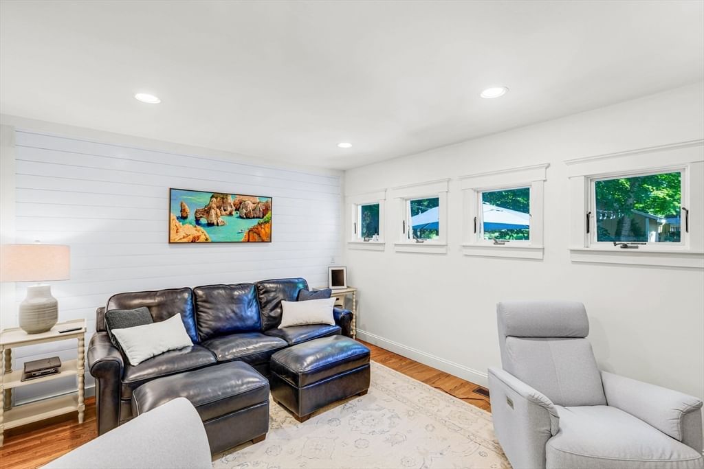 20 Hoyts Ln Newburyport — Photo 14 of 40
