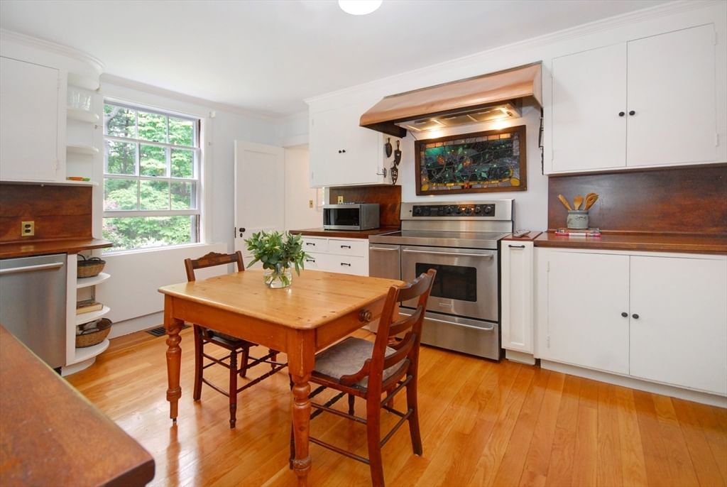 96 Lexington Road Lincoln — Photo 16 of 41