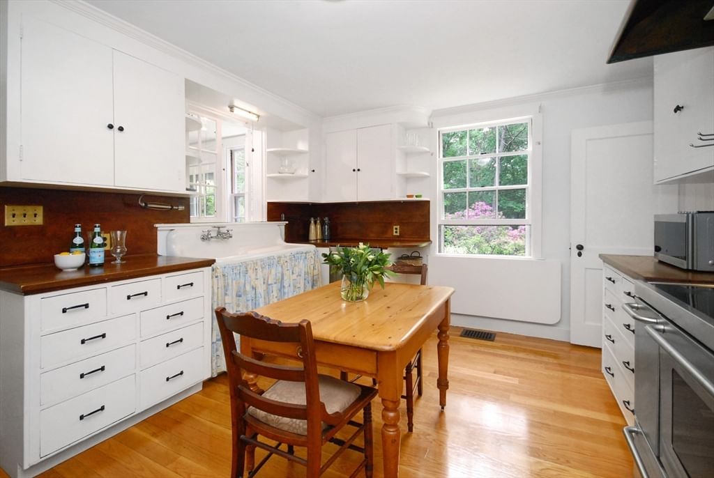96 Lexington Road Lincoln — Photo 17 of 41