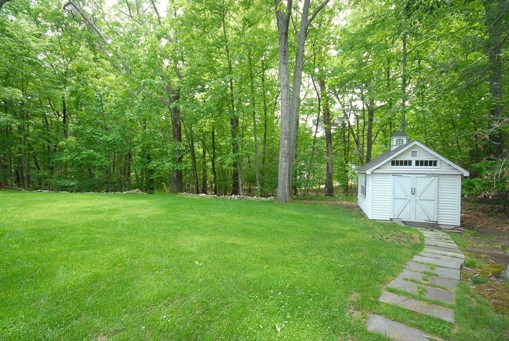 96 Lexington Road Lincoln — Photo 37 of 41