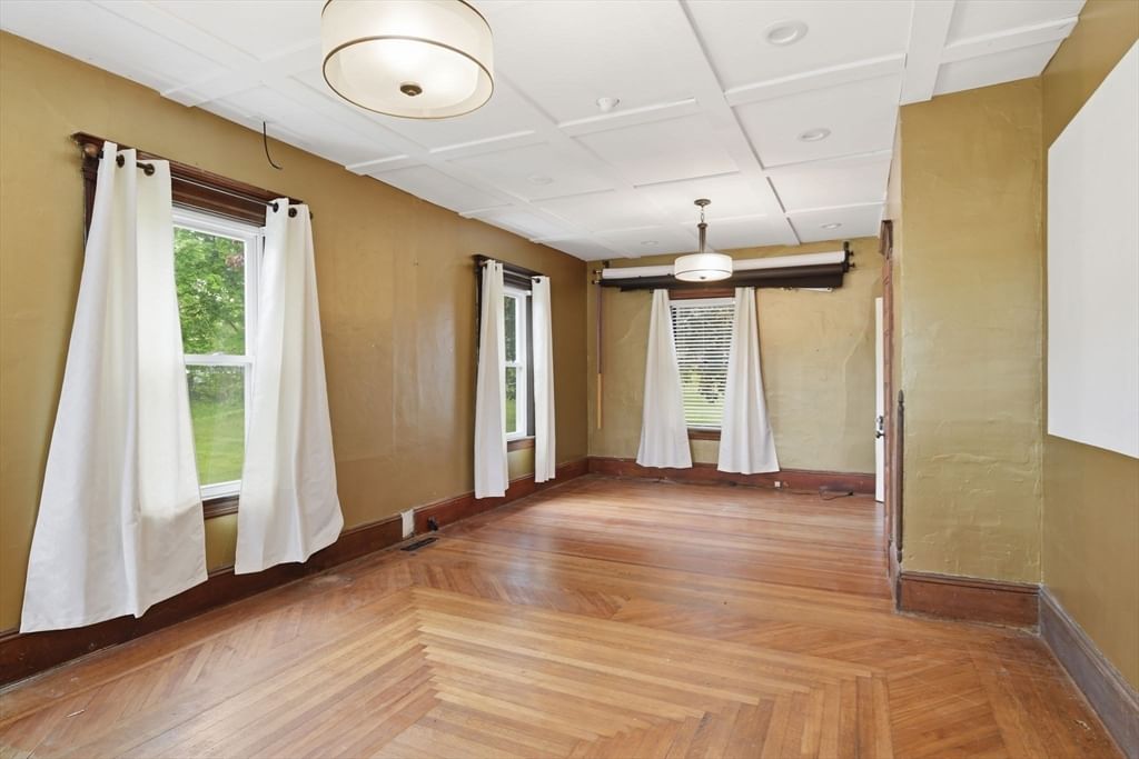482 Holyoke St Ludlow — Photo 14 of 42