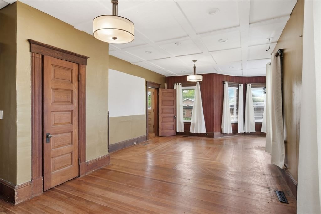 482 Holyoke St Ludlow — Photo 15 of 42