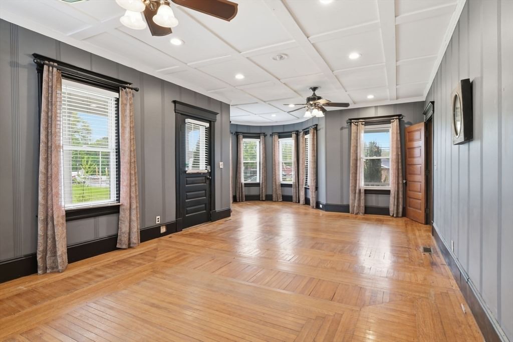 482 Holyoke St Ludlow — Photo 8 of 42